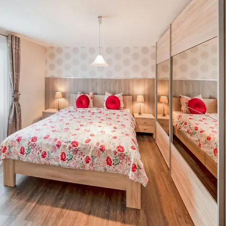 Beautiful Holiday Home In Bare Reuland With Beautiful Views Semesterbostad