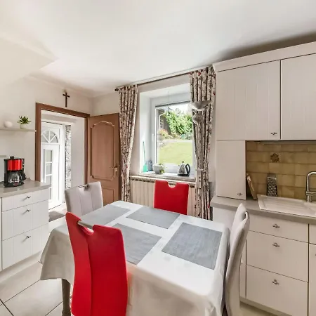 Beautiful Holiday Home In Bare Reuland With Beautiful Views Semesterbostad Burg Reuland