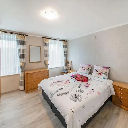 Beautiful Holiday Home In Bare Reuland With Beautiful Views Semesterbostad Burg Reuland